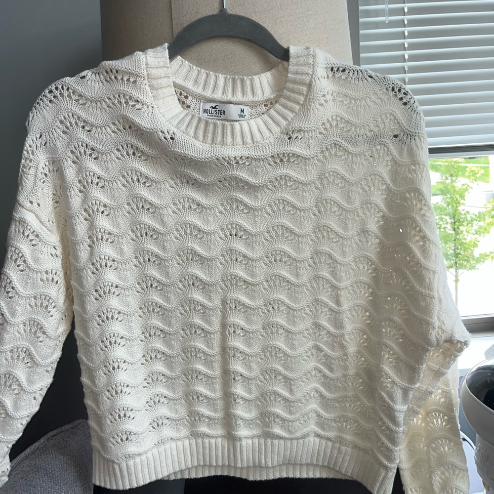 Hollister cream / white sweater